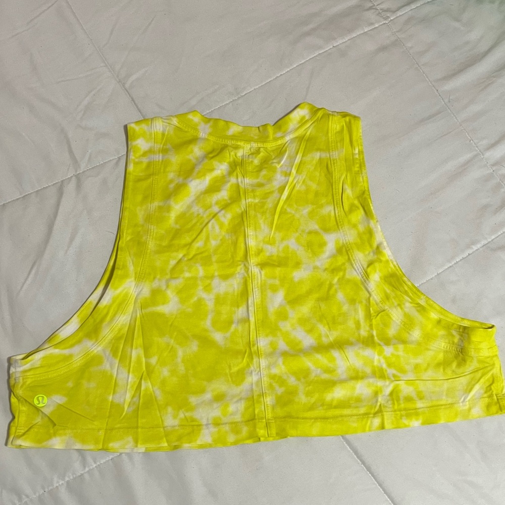 Lululemon cropped top
